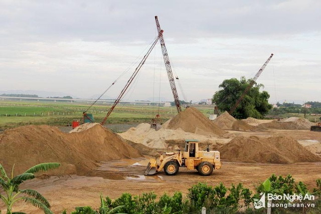 Một bến bãi khai thác cát trên địa bàn Nghệ An. Ảnh tư liệu