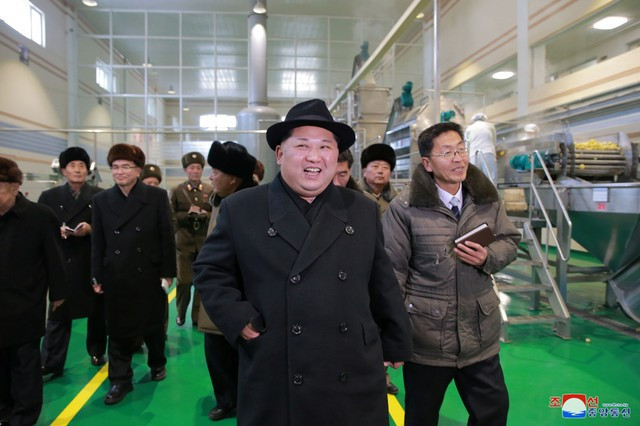 Theo KCNA, nhà lãnh đạo Kim Jong-un đã chỉ đạo xây dựng nhà máy Samjiyon từ tháng 11. Nhà máy này dự kiến đạt sản lượng 4.000 tấn bột khoai tây mỗi năm. Ảnh: Reuters