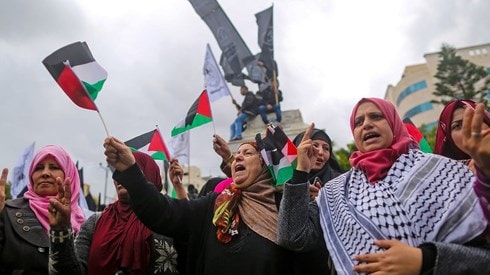 Người Palestine ở Gaza xuống đường biểu tình phản đối quyết định của Tổng thống Mỹ Donald Trump. Ảnh: AFP/Getty.