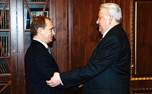 Năm 1999, Boris Yeltsin chọn Putin làm thủ tướng vì triển vọng của mình. Putin từng nói “Tôi nghĩ, nếu tôi có thể làm gì đó để nước Nga không bị chia cắt, thì đây là một cái gì đó rất tự hào”.