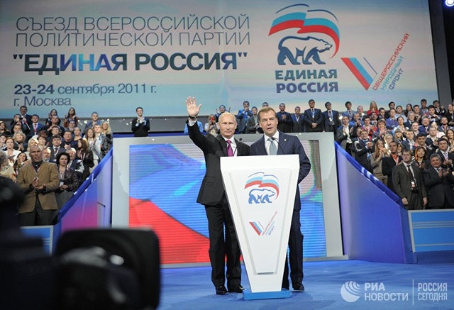 Ông Putin và Ông Medvedev tại đại hội đảng Nước Nga thống nhất