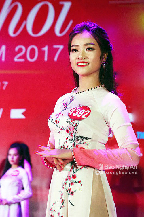 Tính đến thời điểm hiện tại, Nguyễn Thị Tình đang có 2.300 phiếu bình chọn, đứng đầu trong Top thí sinh được yêu thích nhất. Ảnh: NVCC
