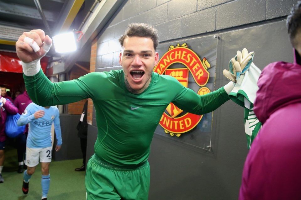 Otamendi và Ederson ăn mừng mang tính khiêu khích trong đường hầm