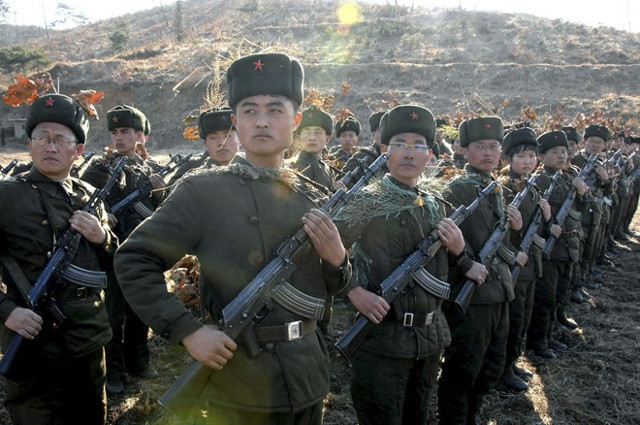 Một buổi huấn luyện của lực lượng Vệ binh Công - Nông. Ảnh: KCNA.
