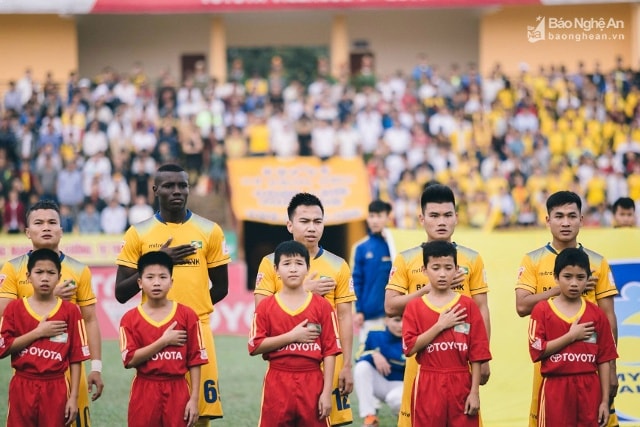 Tài chính hạn hẹp không có tiền chiêu mộ ngoại binh giỏi, SLNA thất thế tại V.League. Ảnh: PV