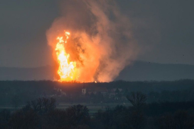 Vụ nổ tại đầu mối khí đốt Baumgarten tại Áo - Ảnh: AFP