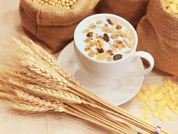 Để cung cấp vitamin B12 cho cơ thể hàng ngày, hãy ăn ngũ cốc vào bữa sáng. Ảnh: Boldsky