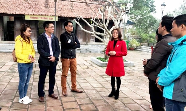 Phượng Hoàng Trung Đô là kinh thành do vua Quang Trung xây dựng bên dòng sông Lam và núi Dũng Quyết - một trong những điểm đến du lịch chính trong hành trình khảo sát của đoàn. Đây là thành đầu tiên của người Nghệ lập đô trên quê hương của mình. Năm 1788, Vua Quang Trung rời đô từ Phú Xuân Huế về Nghệ An, ông đặt tên Thành Phượng Hoàng. Thành này được xây dựng để thay thế kinh đô Phú Xuân, được đặt tên theo ý nghĩa chim Phượng hoàng - một loài chim trong truyền thuyết, tượng trưng cho sự thanh cao, cao quý. Trung Đô có ý nghĩa là kinh đô nằm giữa Thăng Long, vùng lãnh thổ do Quang Trung kiểm soát.