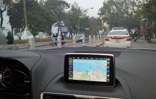 Phụ kiện công nghệ nào nên trang bị cho ô tô?