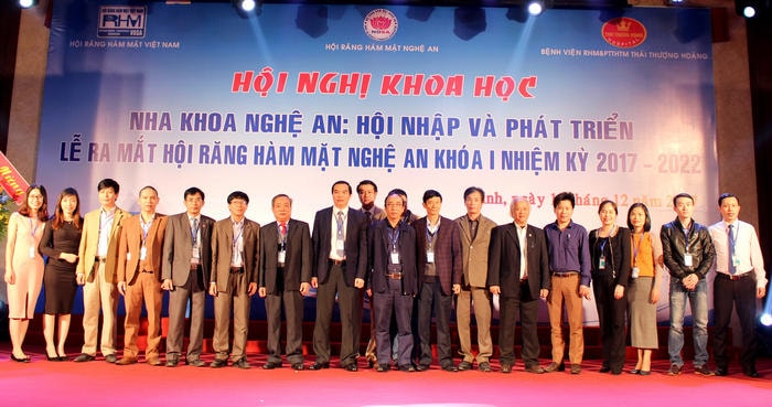 Ra mắt Hội Răng Hàm mặt Nghệ An khóa 1, nhiệm kỳ 2017 -2022. Ảnh: Đinh Nguyệt
