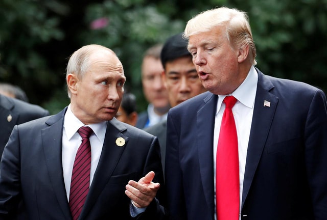 Tổng thống Nga Vladimir Putin (trái) và Tổng thống Mỹ Donald Trump (Ảnh: Reuters)