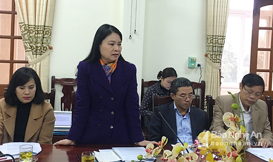 Đồng chí Võ Thị An - Phó Giám đốc Sở Công thương Nghệ An phát biểu về một số giải pháp cần tập trung trong năm 2018. Ảnh: Phú Hương