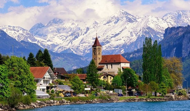 Với GDP bình quân đầu người 62.882 USD, đất nước xinh đẹp Thụy Sĩ là quốc gia giàu thứ 9 trên thế giới. Thu nhập bình quân đầu  người của Thụy sỹ là  59375 USD