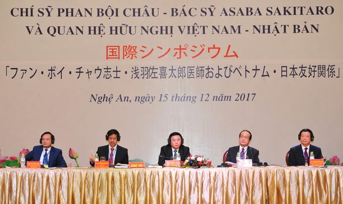 Đoàn chủ trì hội thảo. Ảnh: Thành Cường