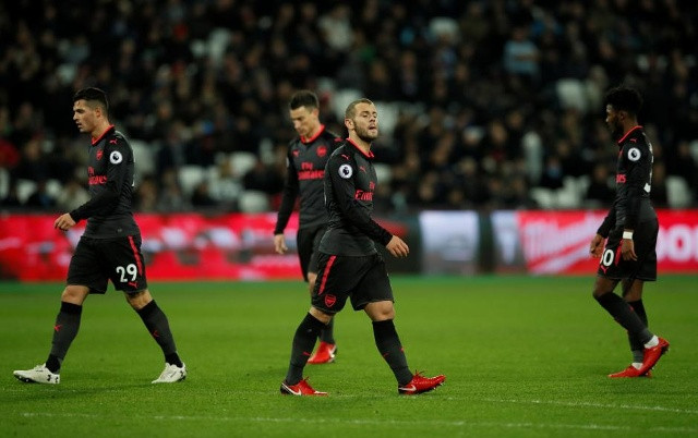 Các cầu thủ Arsenal thất vọng sau trận hòa 0 – 0 với West Ham. Ảnh: Internet