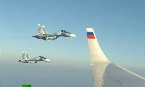 Putin ngắm Su-30SM hộ tống chao liệng sát chuyên cơ