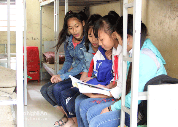 Học sinh bán trú ở huyện Kỳ Sơn ảnh: Xuân Thủy