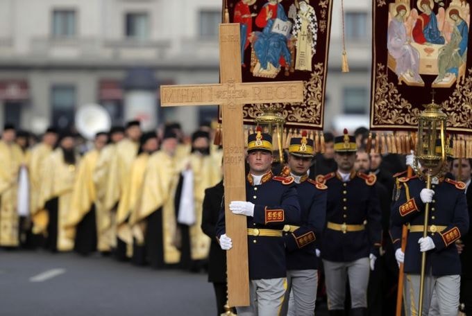 Lễ tang do Tổng Giám mục Nhà thờ Chính thống giáo Đông Phương Romania Patriarch Daniel chủ trì. Các giám mục làm lễ trong một nhà thờ nhỏ, nơi ông Michael được trao vương miện lần thứ hai ngày 6/9/1940. 