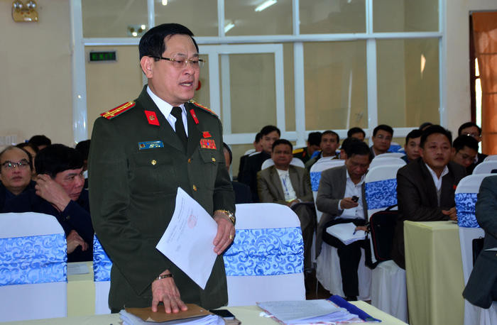 Đại tá Nguyễn Hữu Cầu phát biểu tại phiên thảo luận tổ 1. Ảnh: Thành Duy