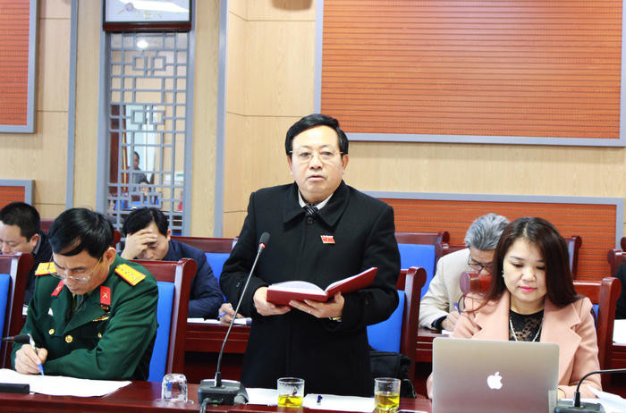 Đại biểu Trần Duy Ngoãn – đơn vị Thị xã Hoàng Mai phát biểu tại cuộc thảo luận. Ảnh: Phương Thúy
