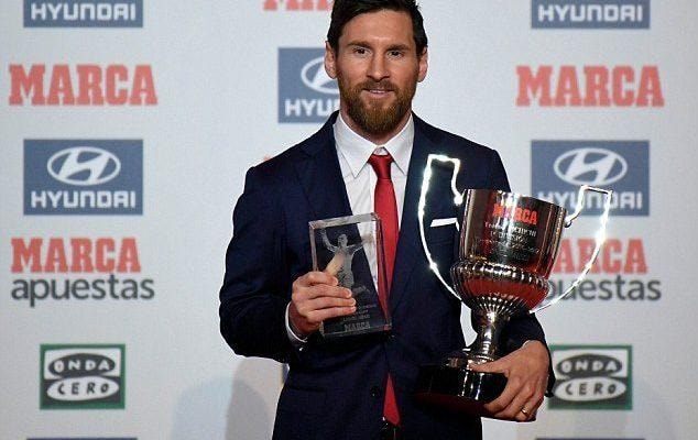 Messi nhận đúp giải thưởng tại Gala. Ảnh: Internet