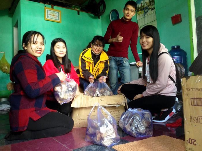 Phòng trợ thành nơi tập kết đặc sản bánh gai, bánh đa xứ Nghệ. Ảnh: NVCC