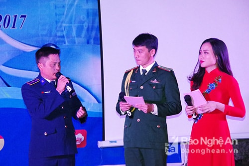 Các chiến sỹ đã đề xuất nhiều ý kiến nhằm phát huy tính tích cực, hạn chế tiêu cực, đấu tranh với những quan điểm sai trái của các thế lực thù địch lợi dụng mạng xã hội để chống phá Đảng, Nhà nước ta. Ảnh: Hải Thượng