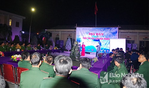 100 đoàn viên thanh niên đến từ 9 chi đoàn đã tham gia buổi tọa đàm. Ảnh: Hải Thượng
