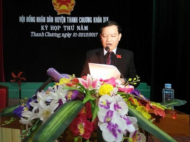 Ông Nguyễn Hữu Vinh-Tỉnh ủy viên-Bí thư huyện ủy- Chủ tịch HĐND huyện Thanh Chương phát biểu khai mạc kỳ họp thứ 5 HĐND huyện khóa 19.
