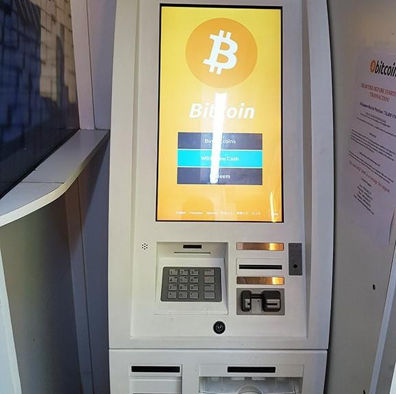 ATM Bitcoin cũng giống như ATM thông thường, khách chỉ cần gửi tiền vào sẽ tự động có Bitcoin đổ về ví.