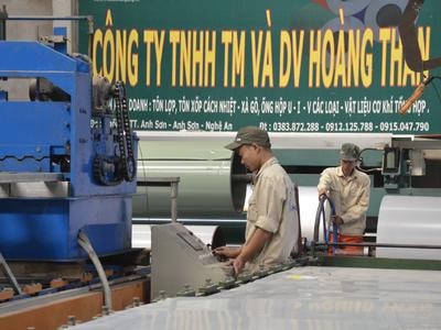 Doanh nghiệp của CCB Bùi Đăng Thân, thị trấn Anh Sơn tạo việc làm cho nhiều lao động có thu nhập ổn định.