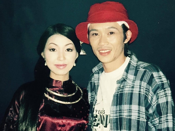 Hà My và Hoài Linh thời trẻ.