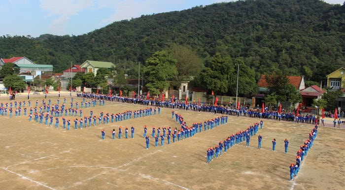 Hội khỏe Phù Đổng còn là ngày hội thể thao của học sinh là con em của đồng bào dân tộc Mông, Khơ Mú, Ơ Đu, Tày Poọng, Thái, Kinh trong toàn huyện.Thông qua Hội khỏe Phù đổng, ngành Giáo dục huyện sẽ tuyển chọn những học sinh có thành tích cao, có năng khiếu để thành lập các đội tuyển tham gia thi đấu cấp tỉnh trong thời gian sắp tới.6.Hội khỏe Phù Đổng huyện Tương Dương lần thứ XVIII diễn từ ngày 22-24/12/2017. Ảnh: Đình Tuân