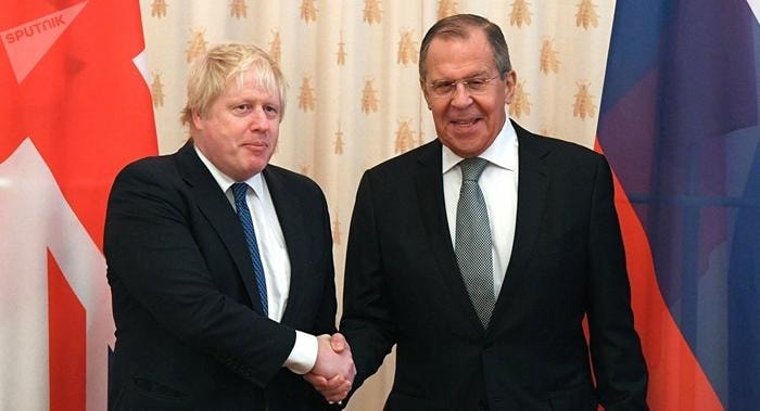 Ngoại trưởng Anh Boris Johnson và Ngoại trưởng Nga