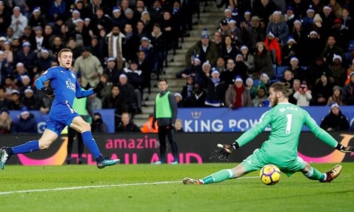 Vardy mở tỷ số cho Leicester. Ảnh: Reuters.