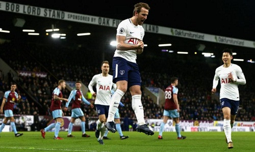 Hat-trick của Kane đưa Tottenham lên vị trí thứ năm trên bảng điểm. Ảnh: Reuters.