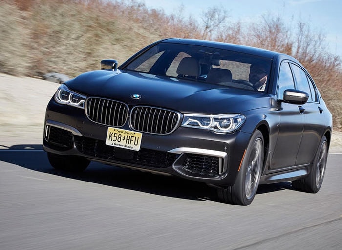 BMW 760iM (sedan): Xe có vẻ ngoài mạnh mẽ và thể thao, màu sắc tươi mới. 760iM sở hữu động cơ tăng áp kép 12V, 601 mã lực, đạt 100 km/h trong 3,6 giây, tốc độ tối đa 250 km/h. Phía sau có ghế dựa massage, nhiều màn hình giải trí, hệ thống âm thanh vòm 16 loa Bower & Wilkins, dàn ánh sáng tự điều chỉnh. BMW 760iM được bán với giá 156.495 USD.