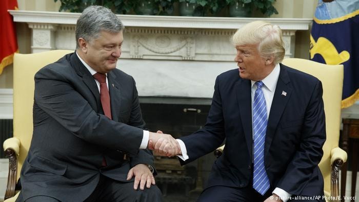 Tổng thống Mỹ Donald Trump gặp gỡ Tổng thống Ukraine Petro Poroshenko hồi tháng 6/2017 tại Nhà Trắng (Nguồn: AP)