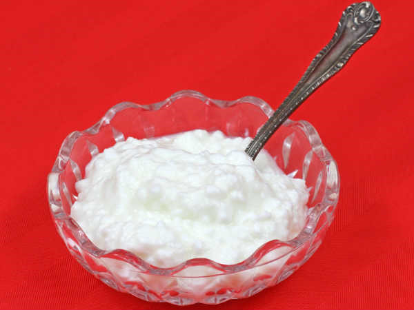 sữa chua hoặc sữa đông thường xuyên cũng có thể xây dựng cơ bắp ở vùng mông vì nó chứa protein và canxi. Ảnh: Boldsky.