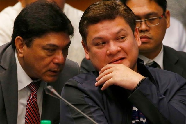 Ông Paolo Duterte (bên phải) là con trai cả của Tổng thống Rodrigo Duterte. Ảnh: AP