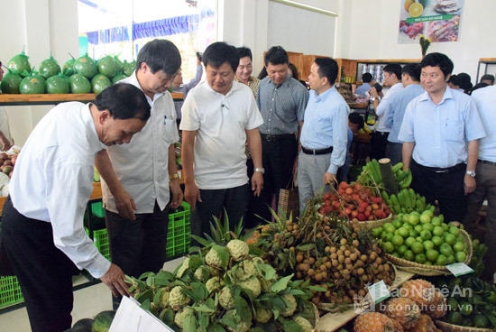 Gian hàng của Liên hiệp HTX Sản xuất và tiêu thụ nông sản thực phẩm an toàn Nghệ An. Ảnh tư liệu.