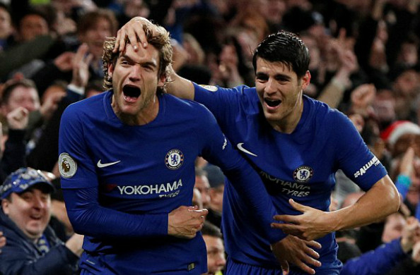 Bộ đôi Alonso và Morata mang về niềm vui cho Chelsea trong ngày lễ tặng quà. Ảnh: Reuters.