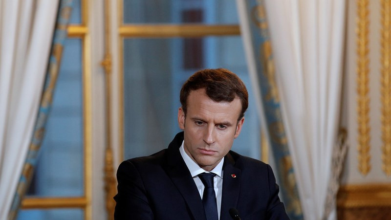 Tổng thống Pháp Emmanuel Macron đang hứng chỉ trích lớn vì cứng rắn với người thất nghiệp. Ảnh: REUTERS