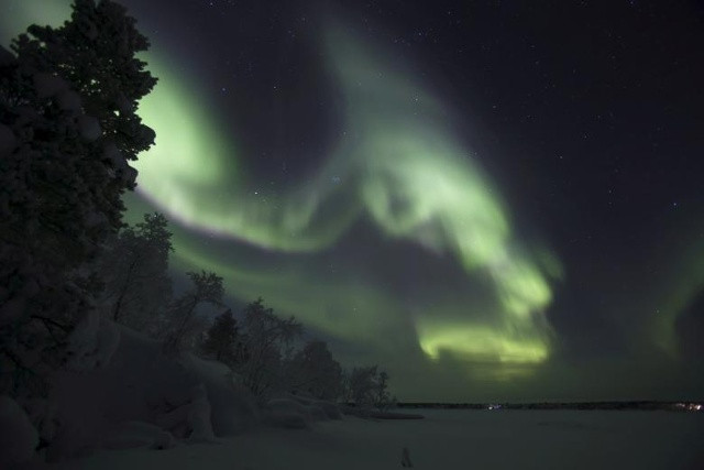 Aurora Borealis (đèn phía bắc) chiếu sáng bầu trời vùng Lapland, ở Inari, Phần Lan, ngày 25 tháng 12 năm 2017