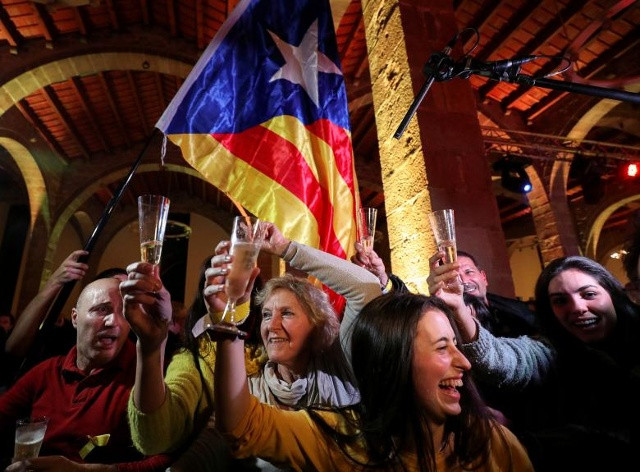 Mọi người phản ứng với kết quả trong cuộc bầu cử khu vực của Catalonia tại một cuộc họp của Quốc hội Catalan (ANC) tại Barcelona, Tây Ban Nha 21 tháng 12 năm 2017