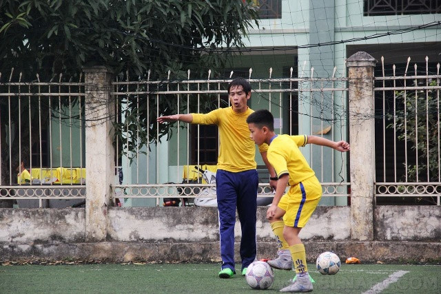 HLV Nguyễn Huy Hoàng. Ảnh: SLNA FC