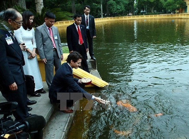 ngày 8-9/11,Thủ tướng Canada Justin Trudeau bắt đầu thăm chính thức Việt Nam và dự Tuần lễ Cấp cao APEC 2017 theo lời mời của Thủ tướng Nguyễn Xuân Phúc.