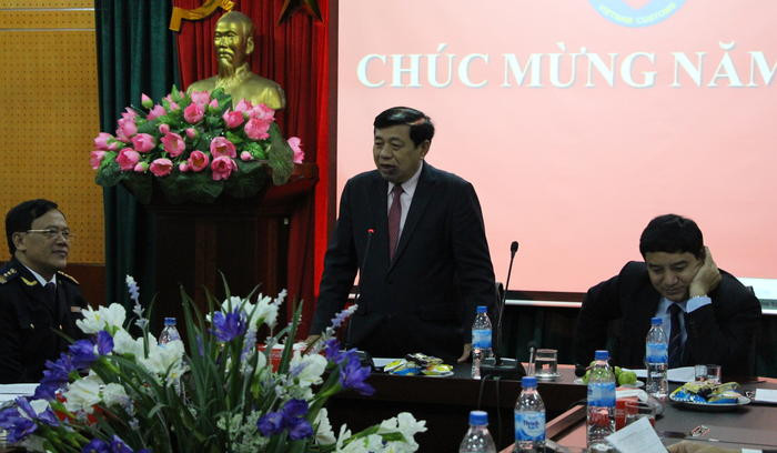 Chủ tịch UBND tỉnh Nguyễn Xuân Đường biểu dương kết quả thu thuế xuất nhập khẩu xuất sắc năm 2017 của Cục Hải quan Nghệ An.
