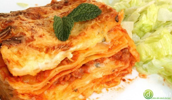 Người dân Italia đón năm mới bằng món mỳ Lasagna.