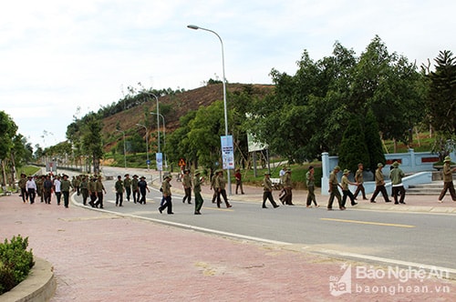 Ngày đầu năm, không ít du khách đã chọn Truông Bồn để ghé thăm với tấm lòng tri ân những người con đã ngã xuống vì quê hương, đất nước.